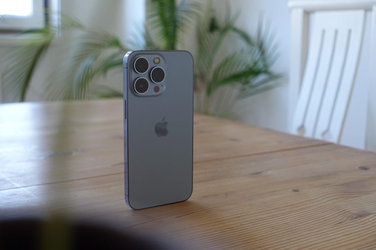 iphone-13-6655518_1280